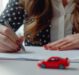 Ubezpieczenie OC dla młodego kierowcy w 2026 – dlaczego jest tak drogie i jak obniżyć składkę